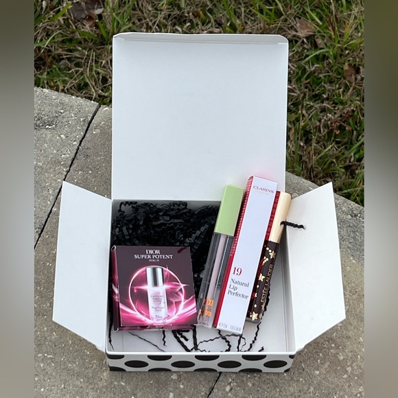 NWT Makeup Bundle.2 Lip Glosses in Clear and Plum, Rose Lip Perfector Dior Serum - Picture 12 of 12